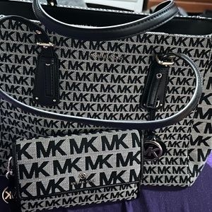 Micheal Kors purse and wallet